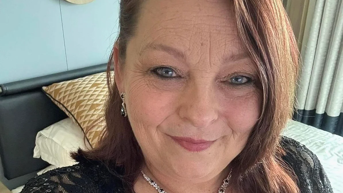 51歳女性、網膜黒腫瘍の早期発見を訴える