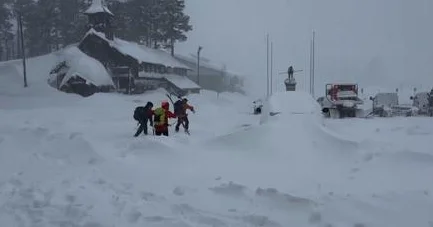 Ocho esquiadores muertos y uno desaparecido tras el mayor alud de la historia de California