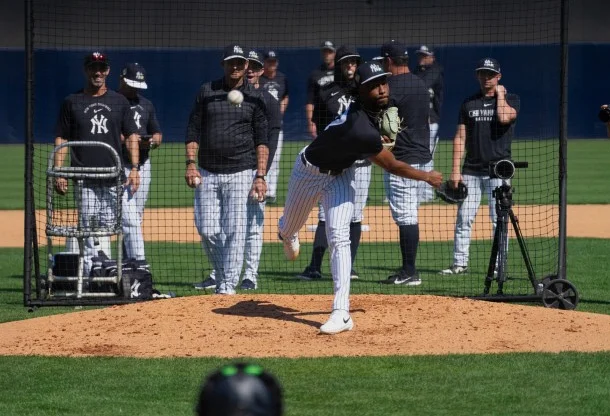 Yankees trade for reliever Chivilli from Rockies
