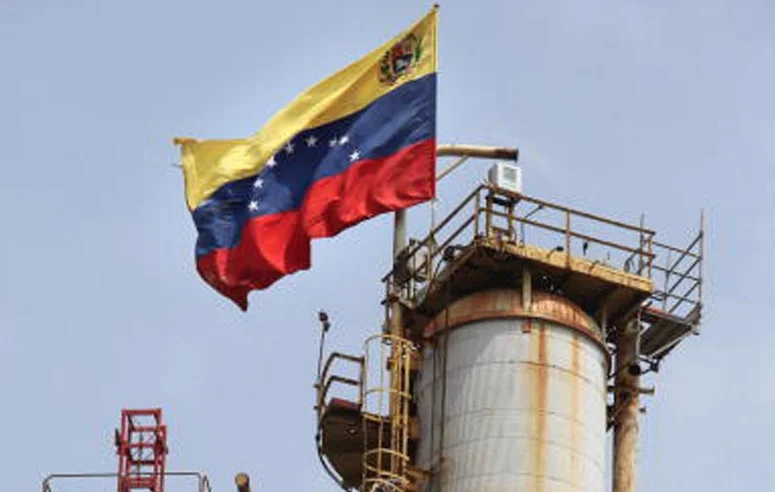 Chevron Leads Race for Quick Venezuelan Oil Gains Amid Vast Challenges