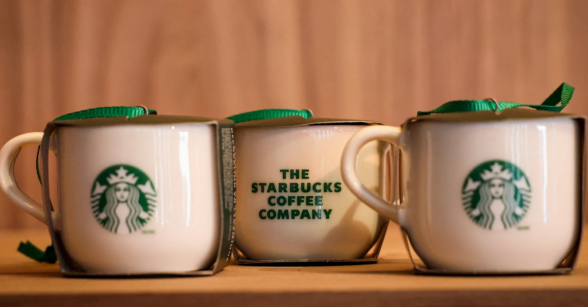 Investors Urge Starbucks Shareholders to Oust 2 Directors Over Union Fight