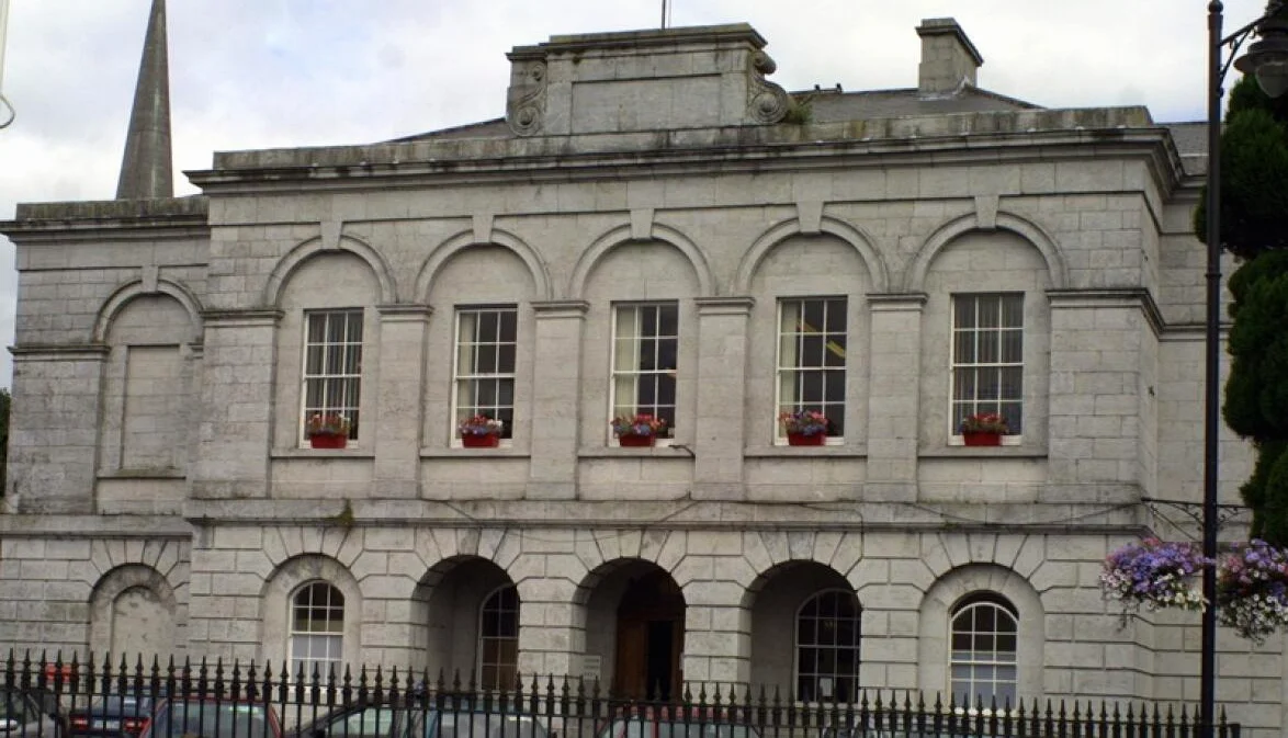 Juez reprende a madre que robó en probation en Mullingar