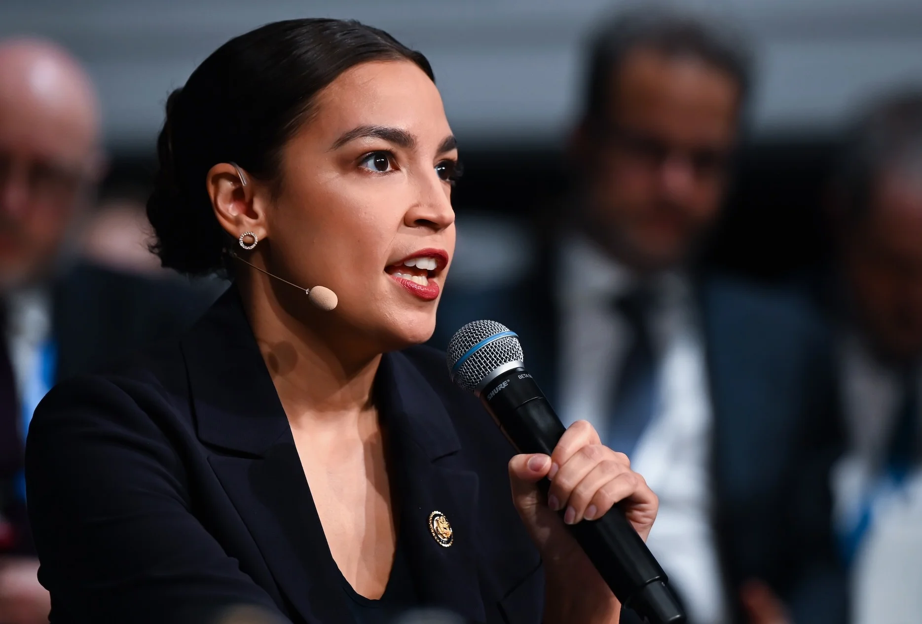 Ocasio-Cortez fordert klassenbasierte Politik gegen autoritären Populismus