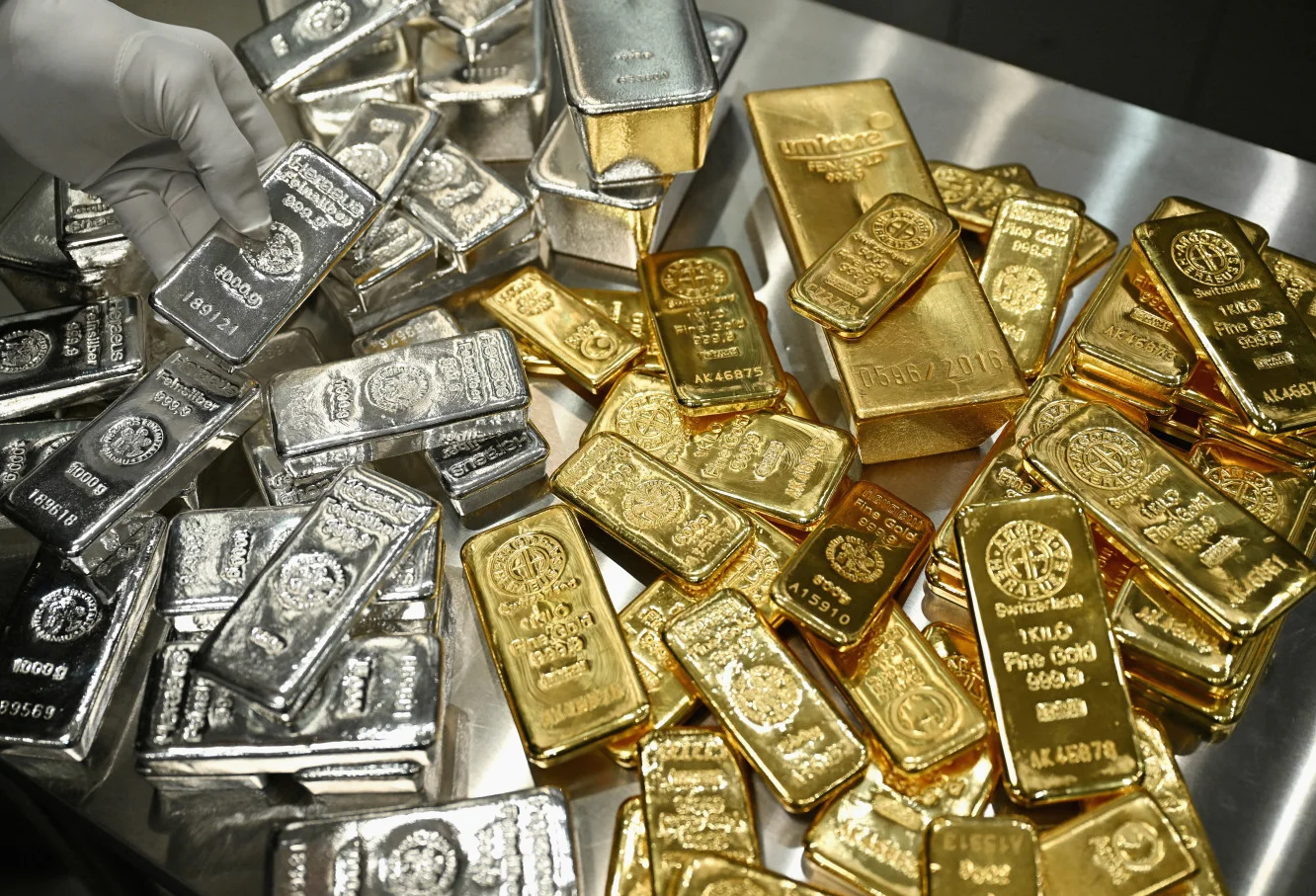 Policía indonesia investiga lavado de 25 billones de rupias por minería ilegal de oro