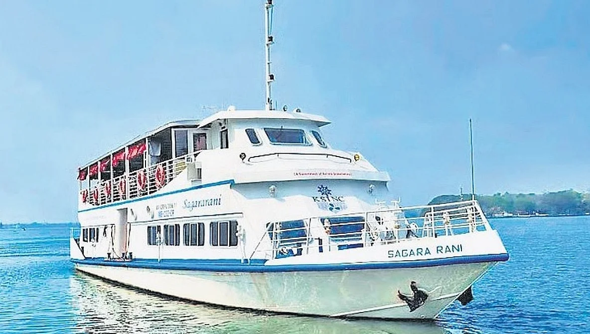 KSINC legt Kiel für Kreuzfahrtschiff Symphony in Kochi