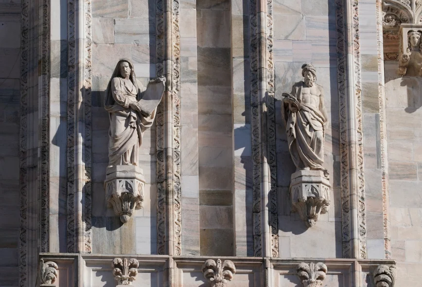 「仏像を寄付」制度で15世紀の聖人像が復活