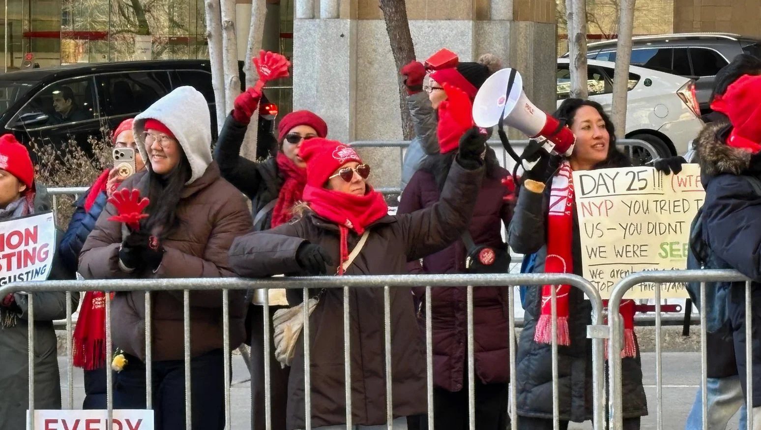 NYSNA stimmt über zweiten Vertrag für streikende NewYork-Presbyterian-Krankenschwestern ab