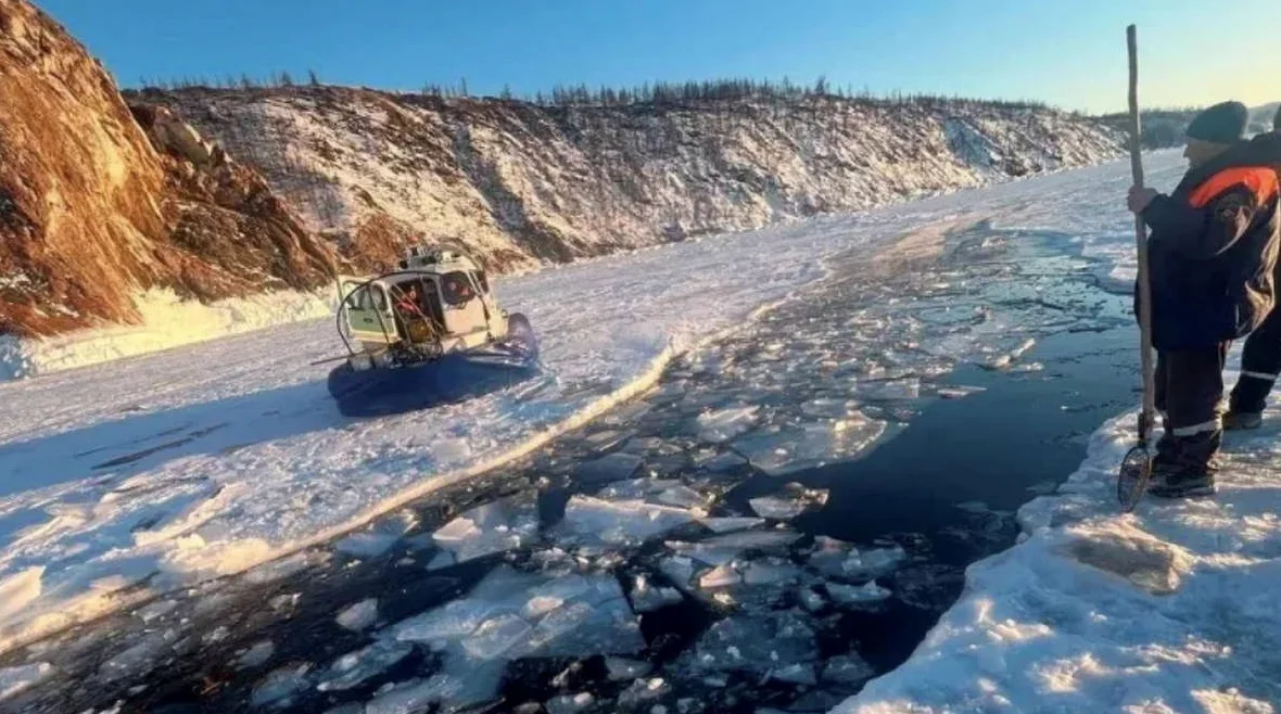 シベリアのボヤイカル湖で観光バスが氷の割れ目に落下、中国人7人と地元運転手が死亡