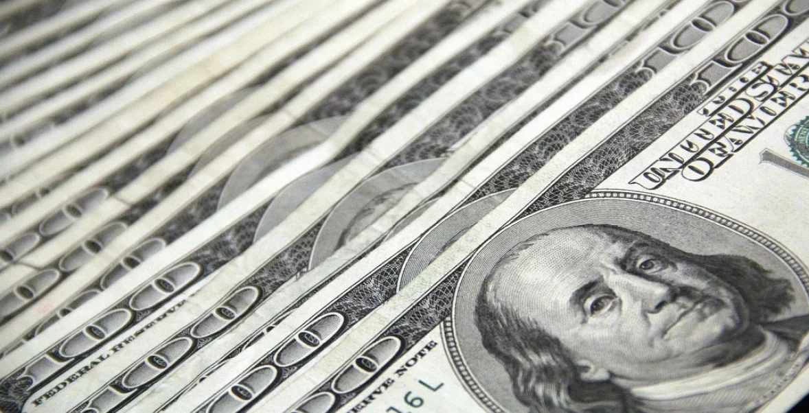 Bangladesh compra dólares en gran cantidad