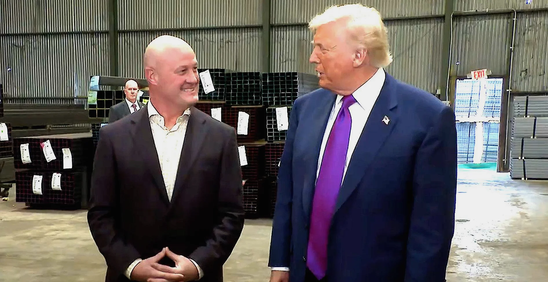 Trump reagiert auf ‘gewaltigen Kuss’ von Stahlchef