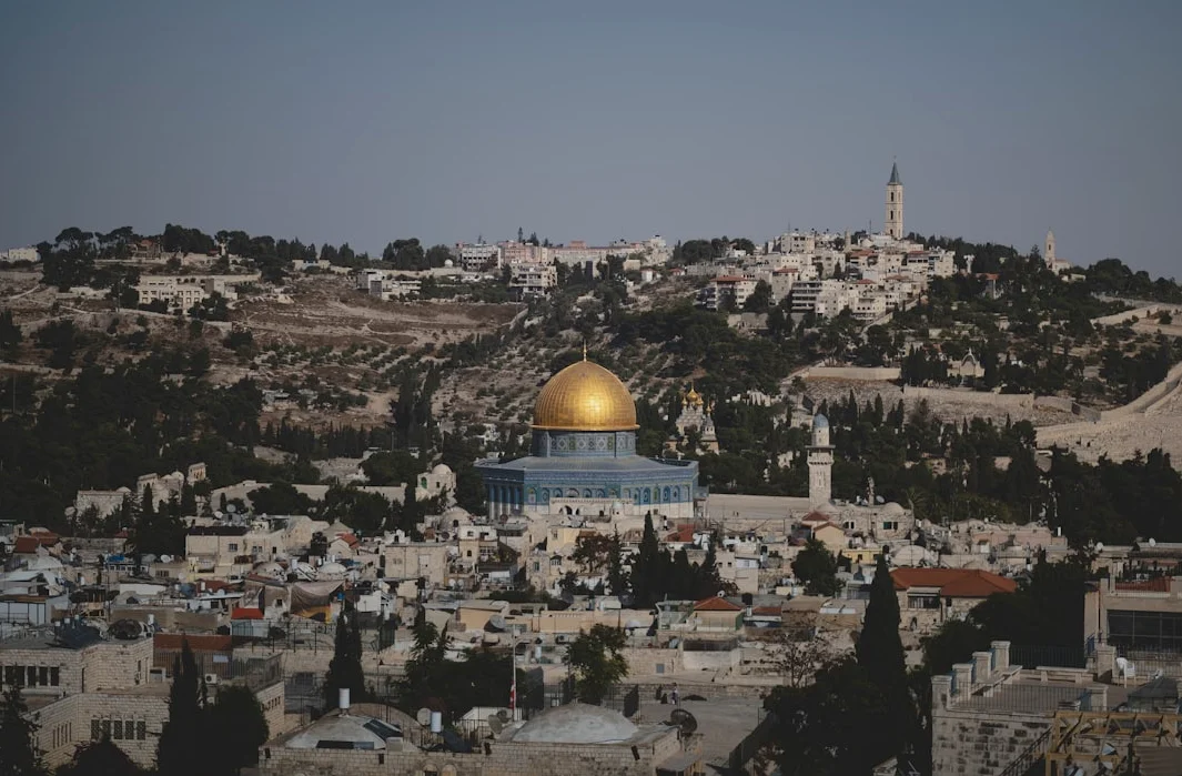 100.000 Gläubige beten in Aqsa-Moschee trotz israelischer Sperren