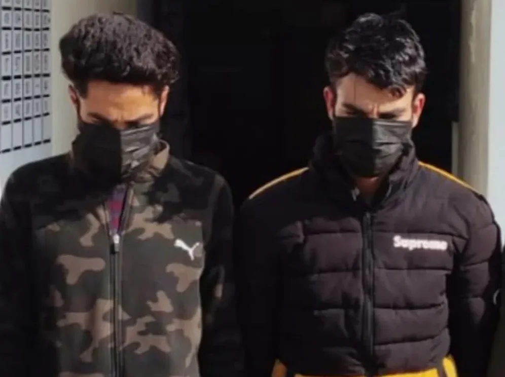 スーポールで覚醒剤取締り、2人逮捕　精神作用薬のカプセルを押収