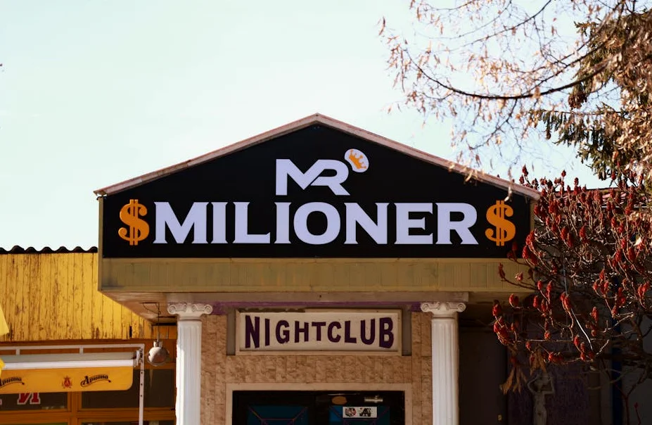 ウーバー、リヴァンに12億5000万ドル投資　ロボタクシー拡大へ