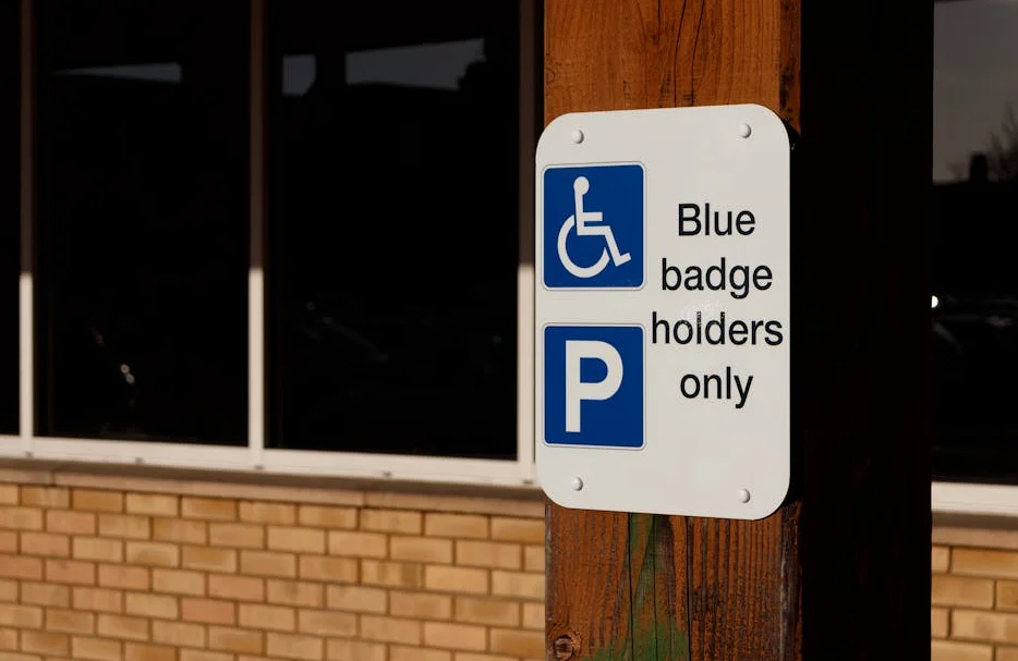 Blue Badge in Schottland: Parkverbot an 11 Stellen rund um die Uhr