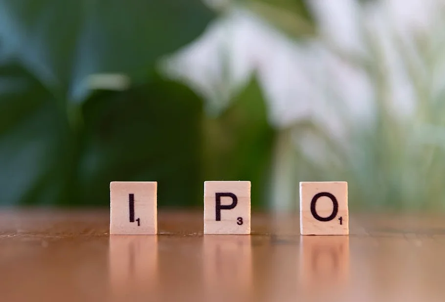 Starbucks’ investor group urges shareholders to replace directors over labor row By Reuters