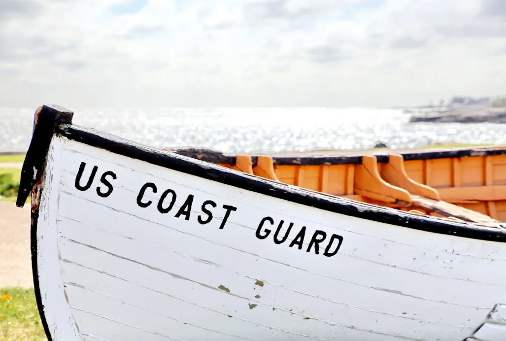 米国海岸警備隊、コロナワクチン拒否で解雇された56人を復職