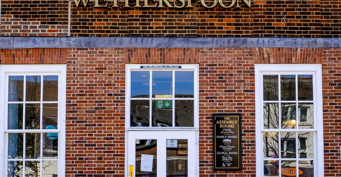 Etiquette Expert William Hanson Visits Wetherspoons and Calls It a 'Fat F*king Chance'