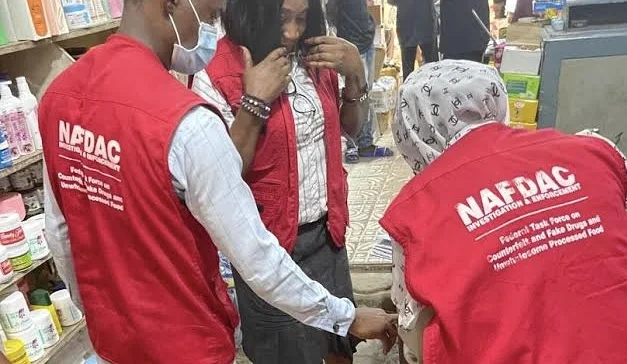 NAFDAC incauta cosméticos prohibidos y falsificados en Lagos