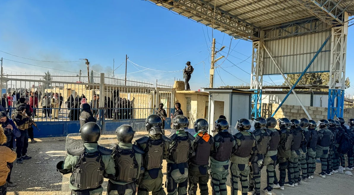 東北部シリアの収容所閉鎖、数千人の人々を不安定な状態に