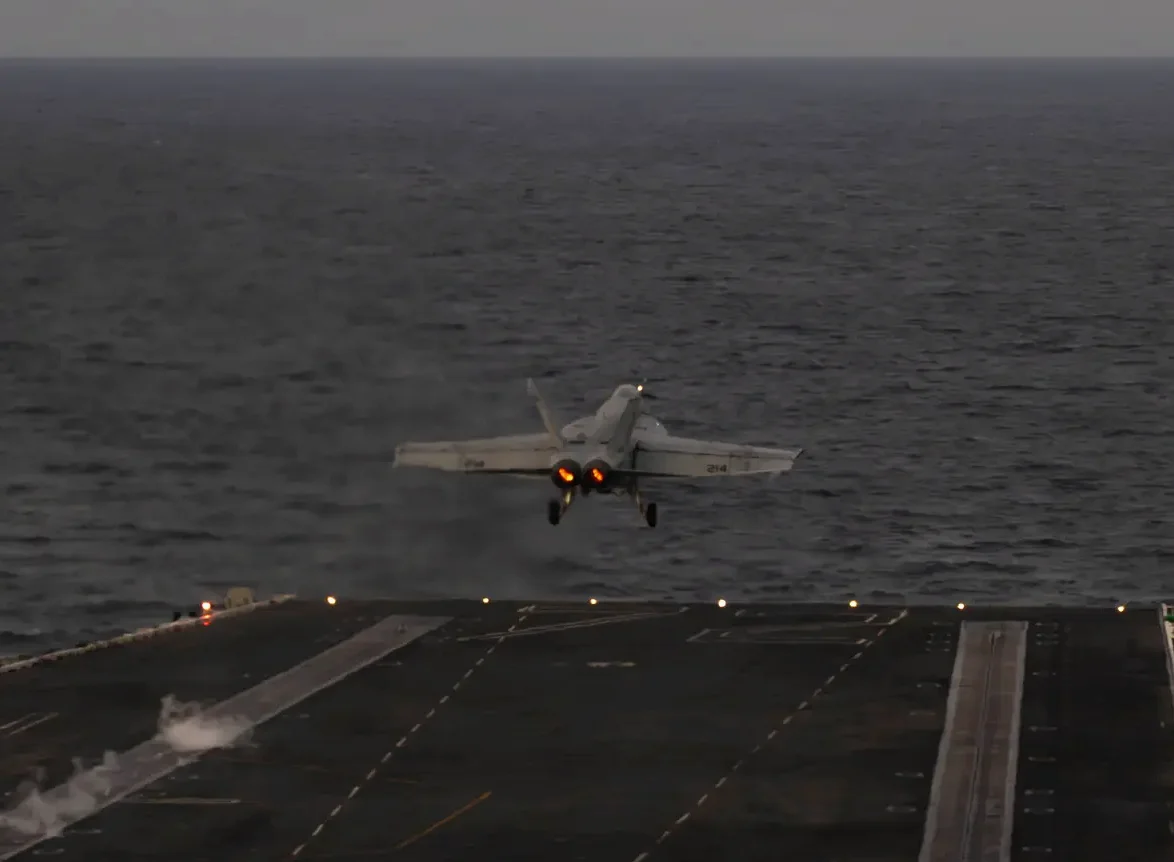 米軍、イラン近辺に150機以上展開　衛星画像で確認