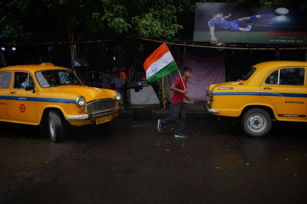 아بوت 인도, 소음 속 조용한 성장