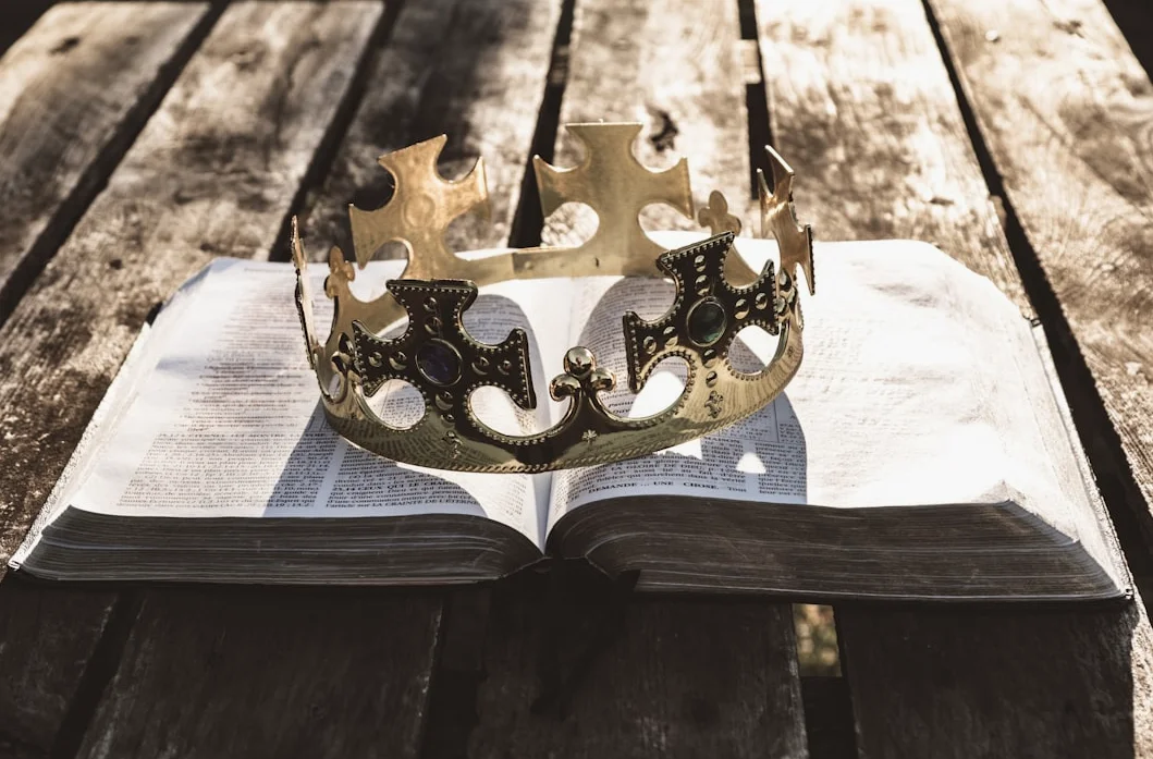 Crown Position ofrece prueba gratuita y bonos atractivos