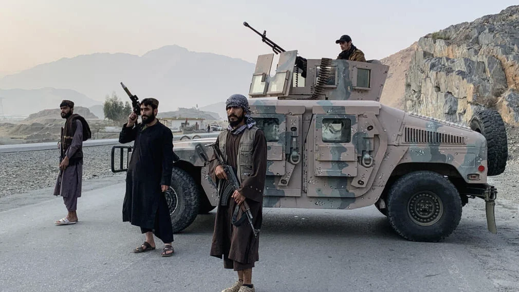 Paquistán declara guerra a Afganistán y bombardea Kabul y otras ciudades