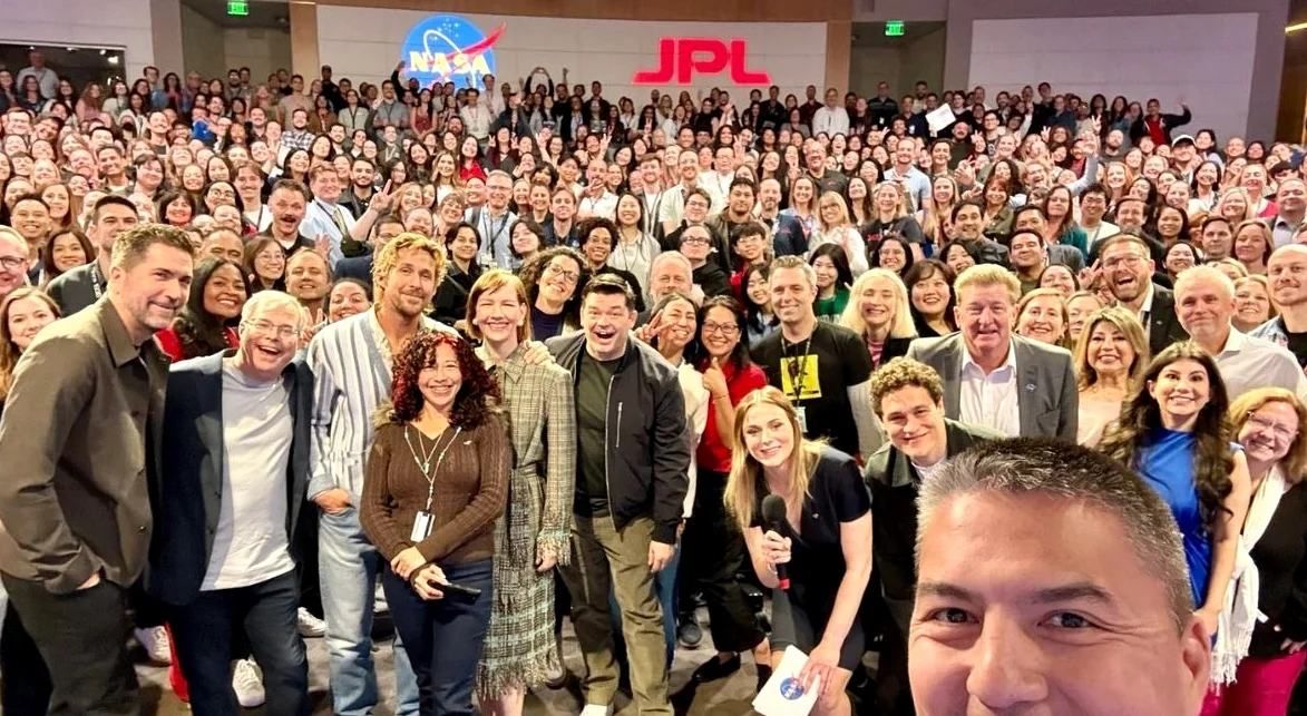 Ryan Gosling visita NASA para discutir ‘Project Hail Mary’