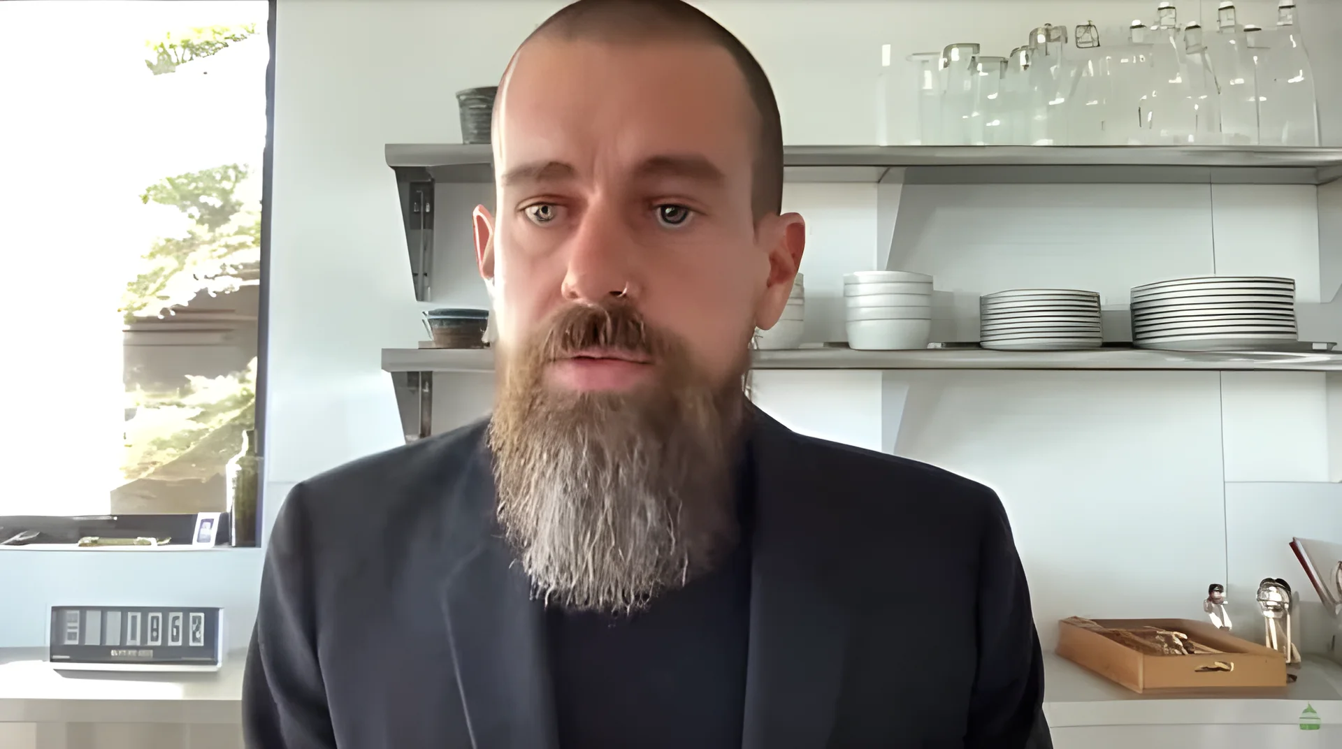 Empleado recibe notificación de despido durante entrevista para nuevo candidato en Block