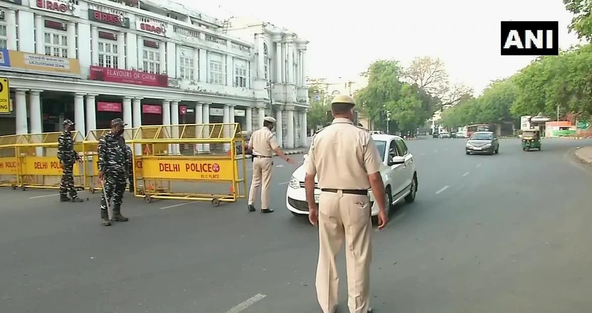 Delhi Shopkeeper Robbed of Rs 14 Lakh at Gunpoint