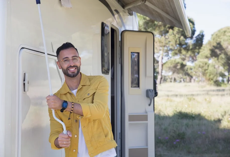 Tráiler de 'The Gates' con James Van Der Beek en su última película