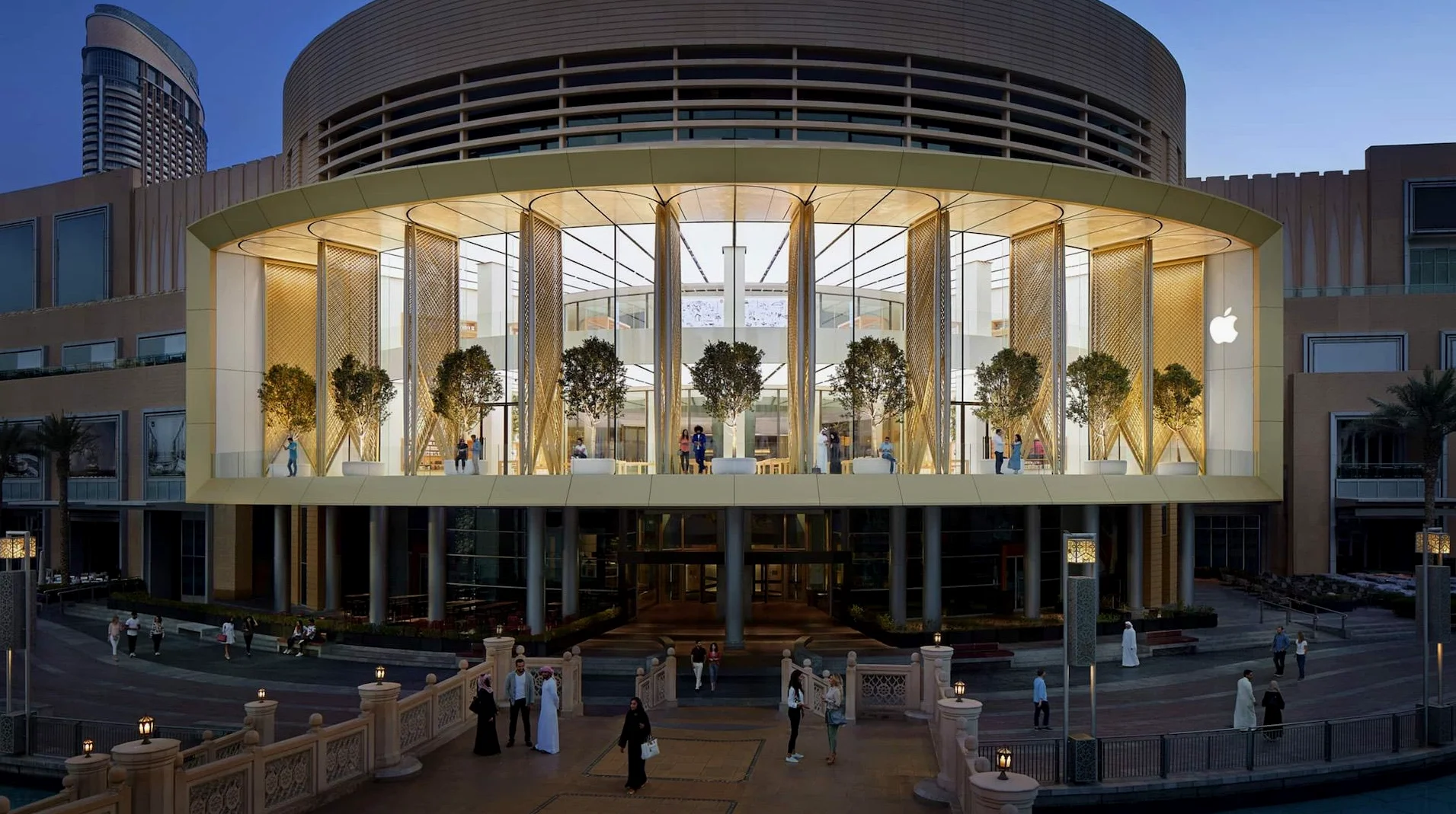 Apple Closes UAE Stores Amid Regional Security Concerns