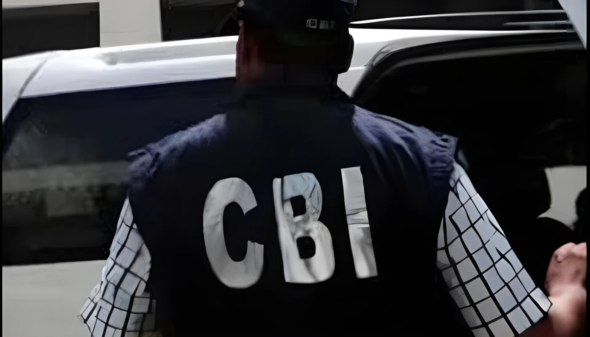 CBI、元装備工場長を捜査　不正資産疑惑