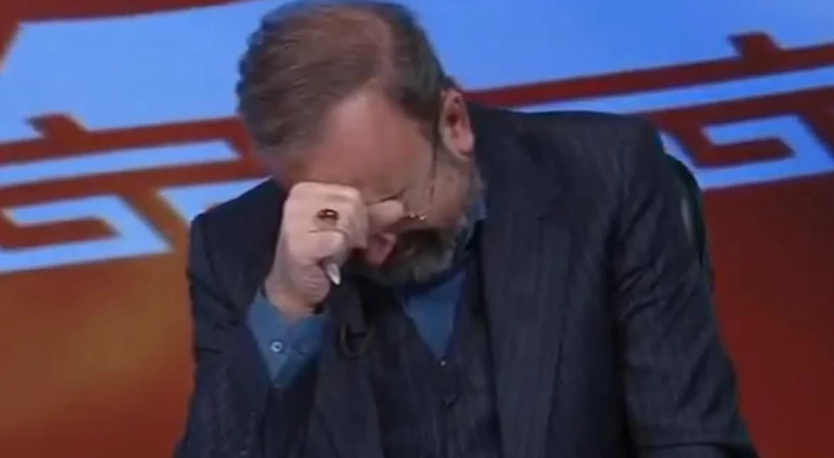 Anfitriona iraní se desmorona al anunciar la muerte del ayatola, desencadenando duelo nacional