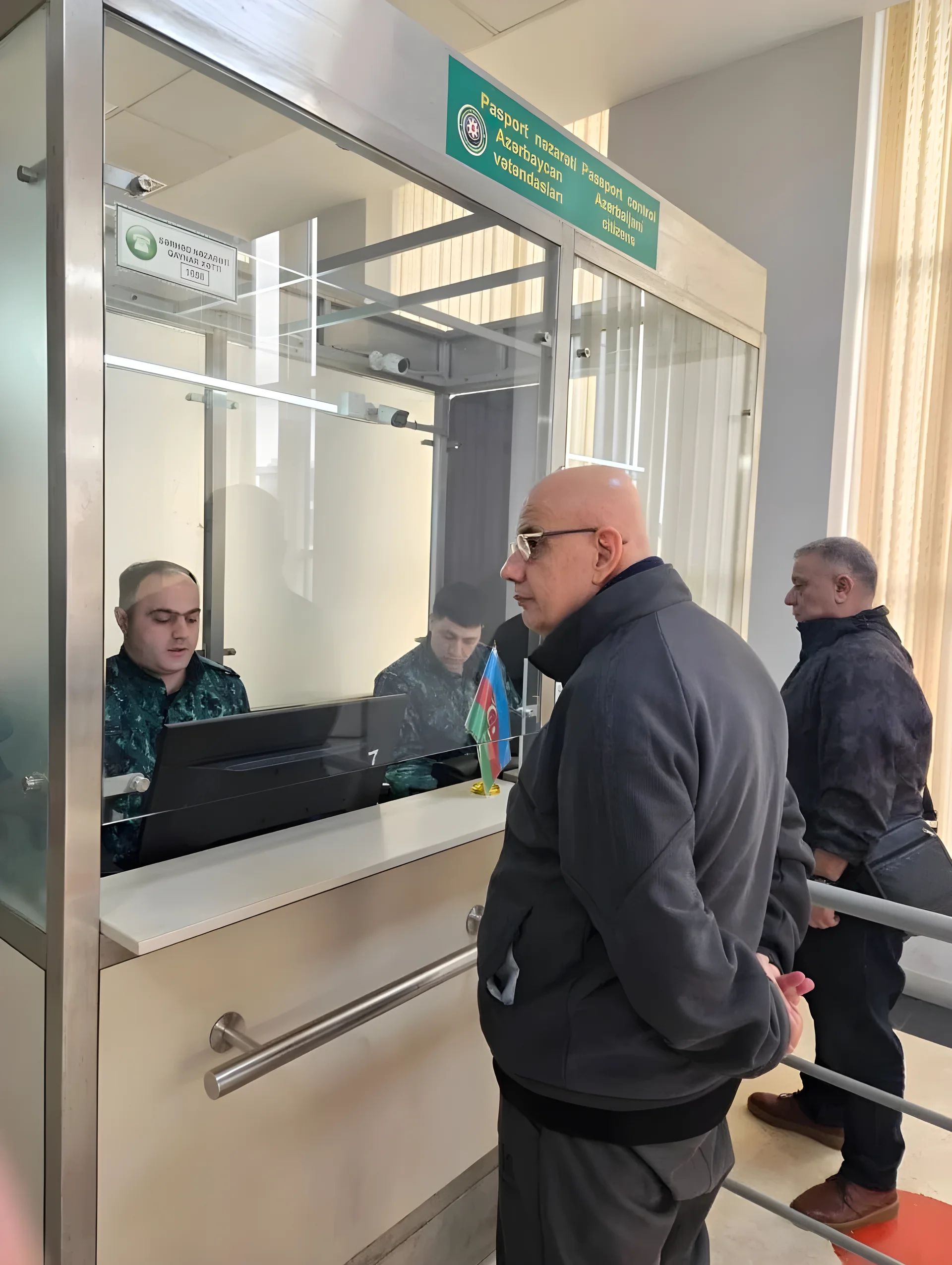 Continúan evacuaciones de ciudadanos azeris y extranjeros desde Irán