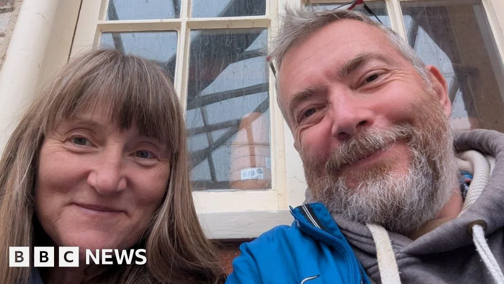 Dringender Appell nach plötzlichem Zusammenbruch einer Frau während Spaziergang