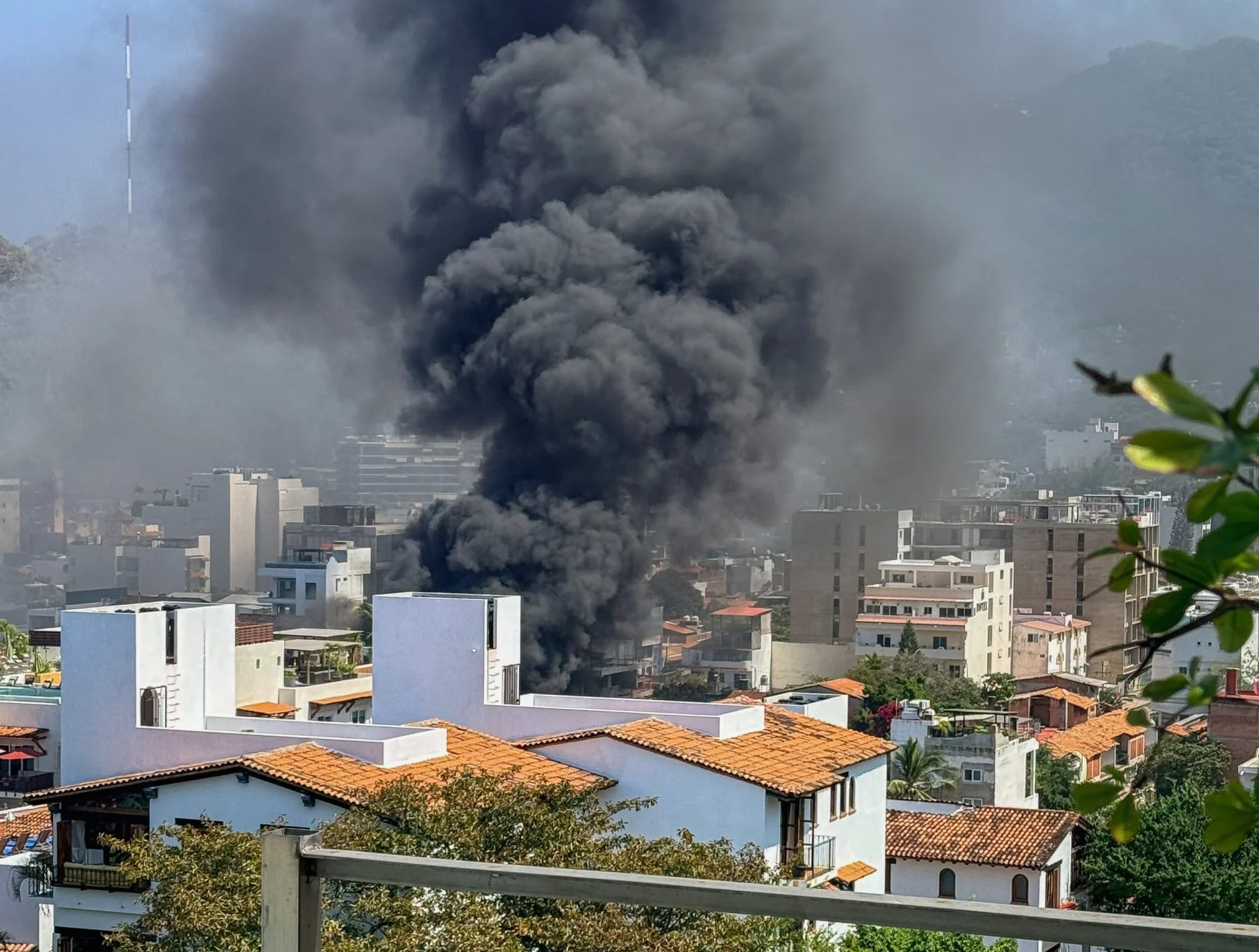 Violencia de cartel deja a profesor varado en México