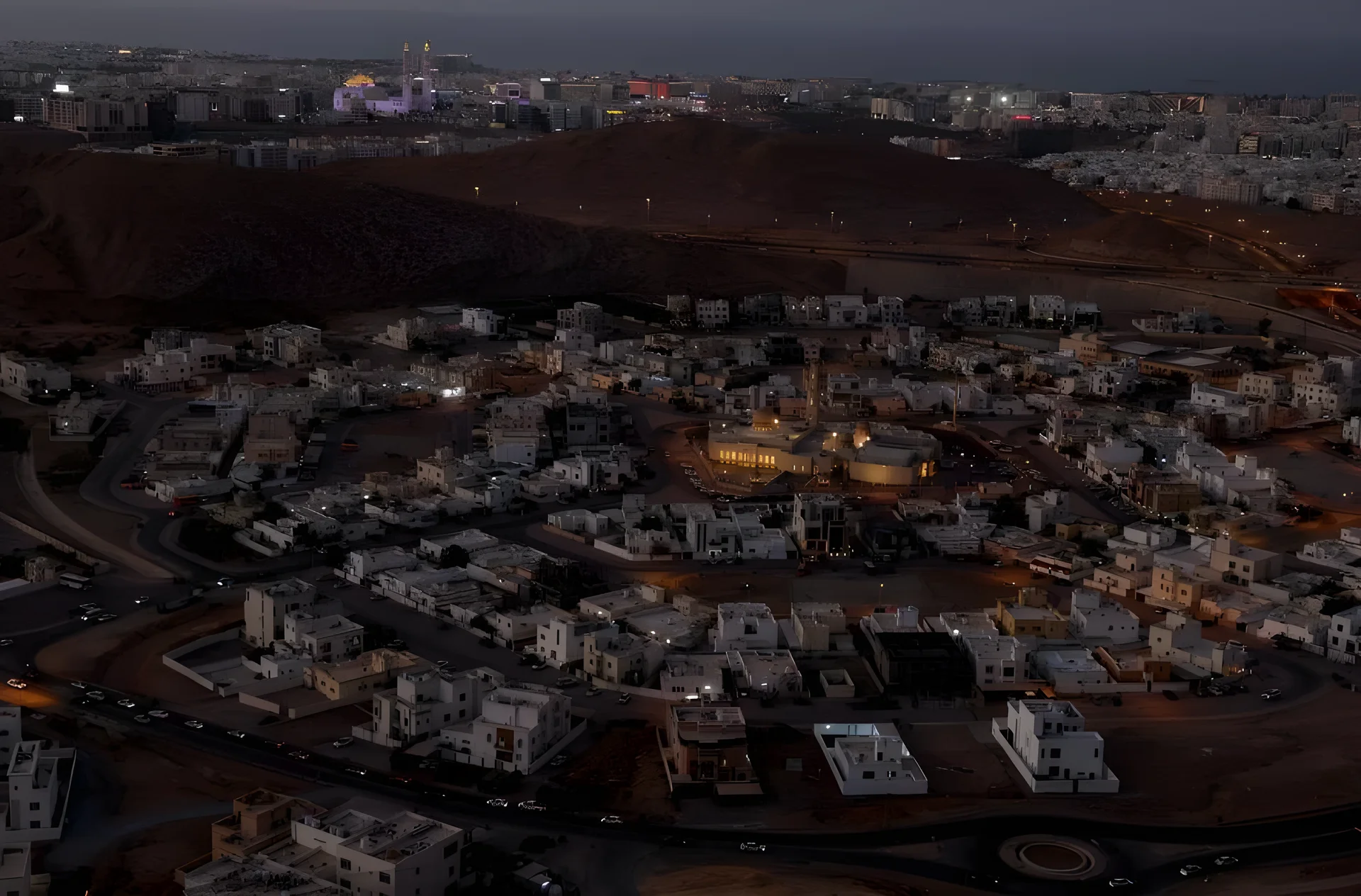 Decreto Real fortalece el marco de zonas económicas y zonas libres en Omán