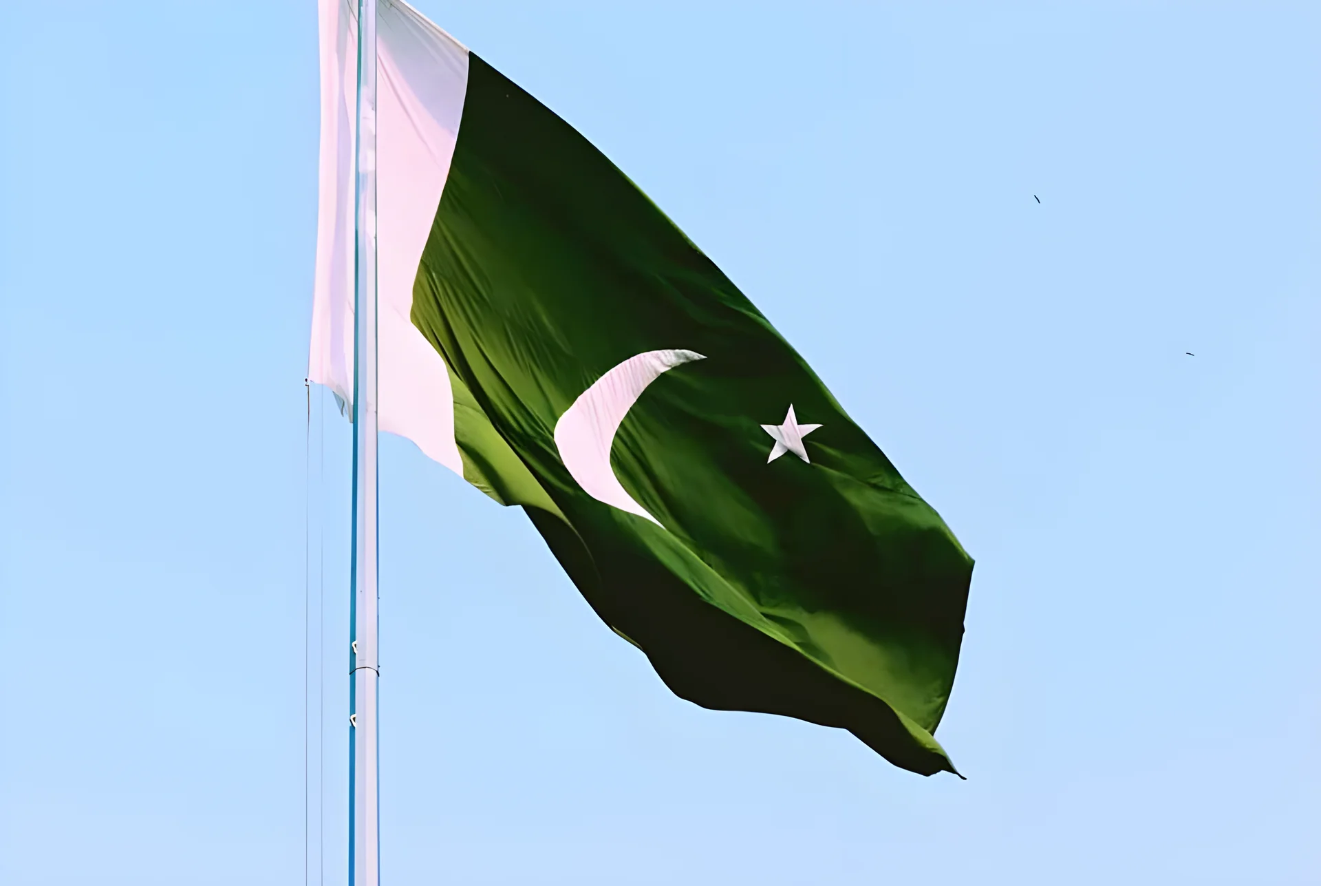 Pakistan Faces Dual Security Threats from Afghanistan and Persian Gulf Tensions