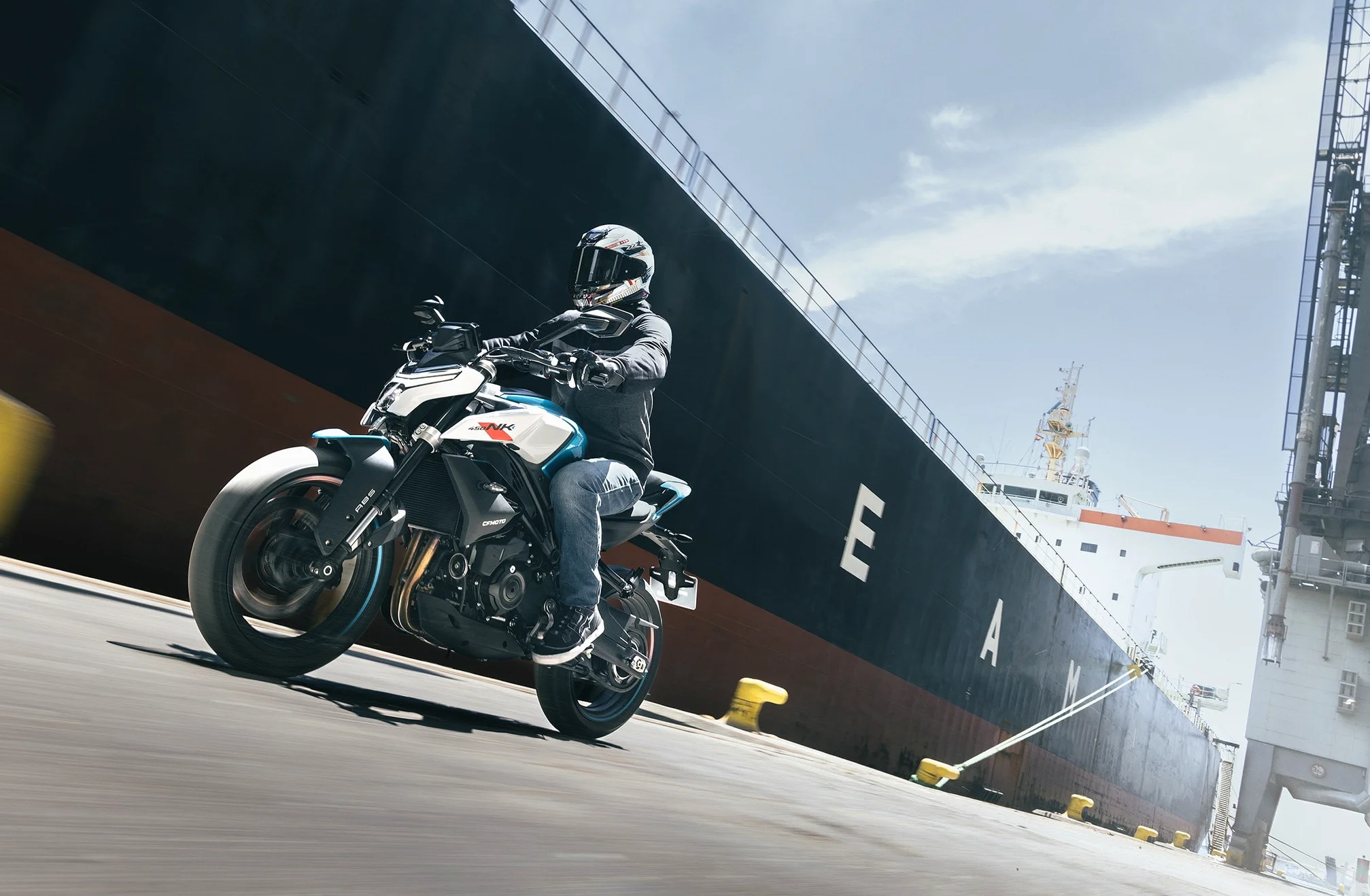 CFMOTO revela detalles del 450NK 2026