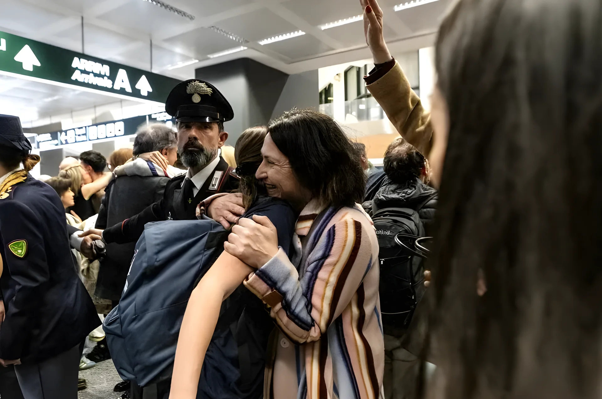 Tausende Ungarn in Gefahr – Rückführungsflüge unterwegs