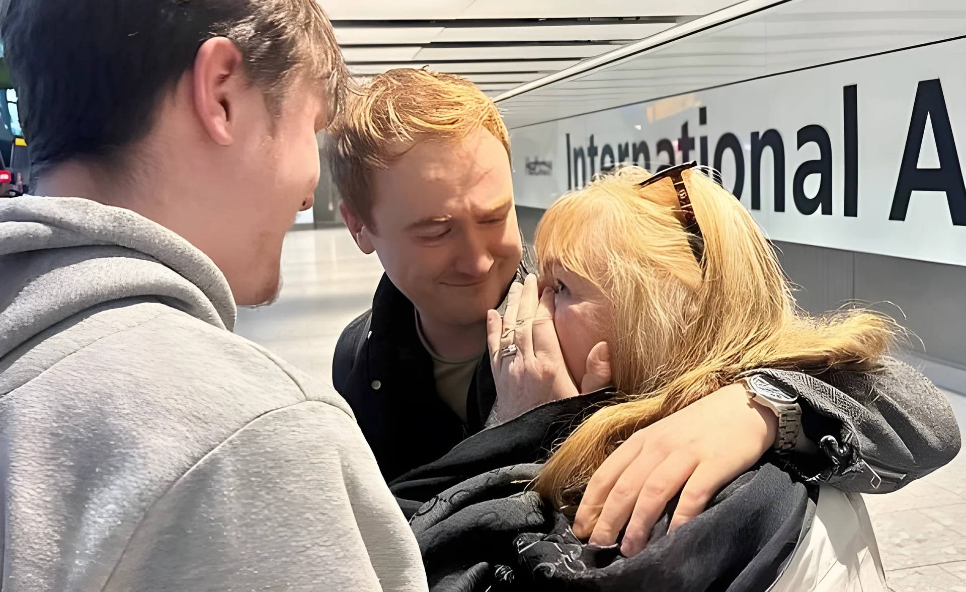 イラン情勢でドバイに滞在していた英夫妻が無事帰国、モスコット空港の混乱を語る