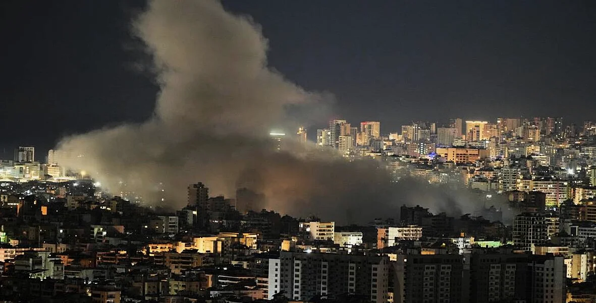 Iran feuert Raketen auf Israel und US-Stellungen, während israelische Streitkräfte Libanon attackieren