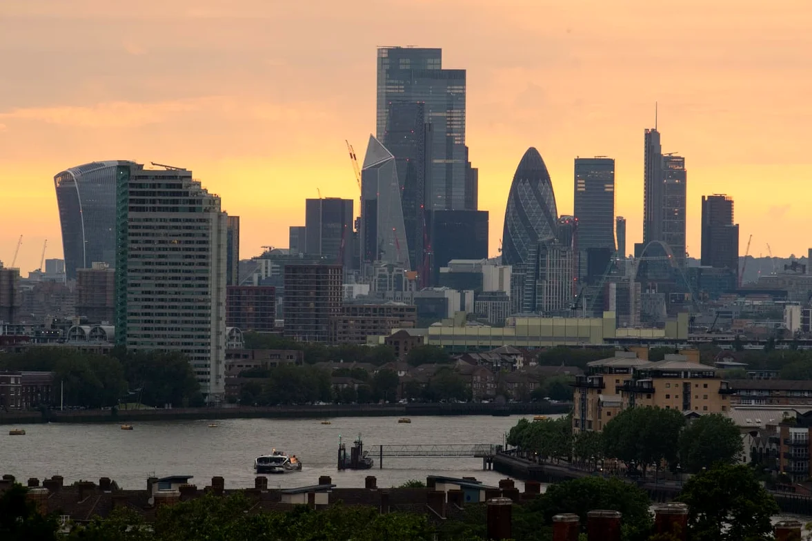 Cielos ‘rojos sangre’ en Londres por nube de polvo del Sahara
