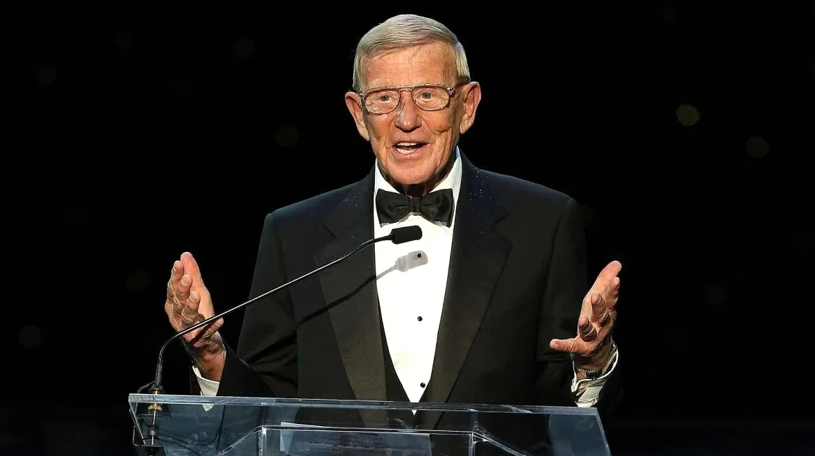 Lou Holtz was the face of college football’s TV boom – CBS Sports