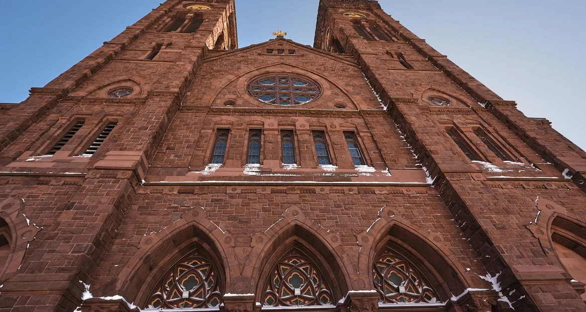 Bericht des Generalstaatsanwalts von Rhode Island: Jahrzehnte sexualer Misshandlung durch katholische Priester