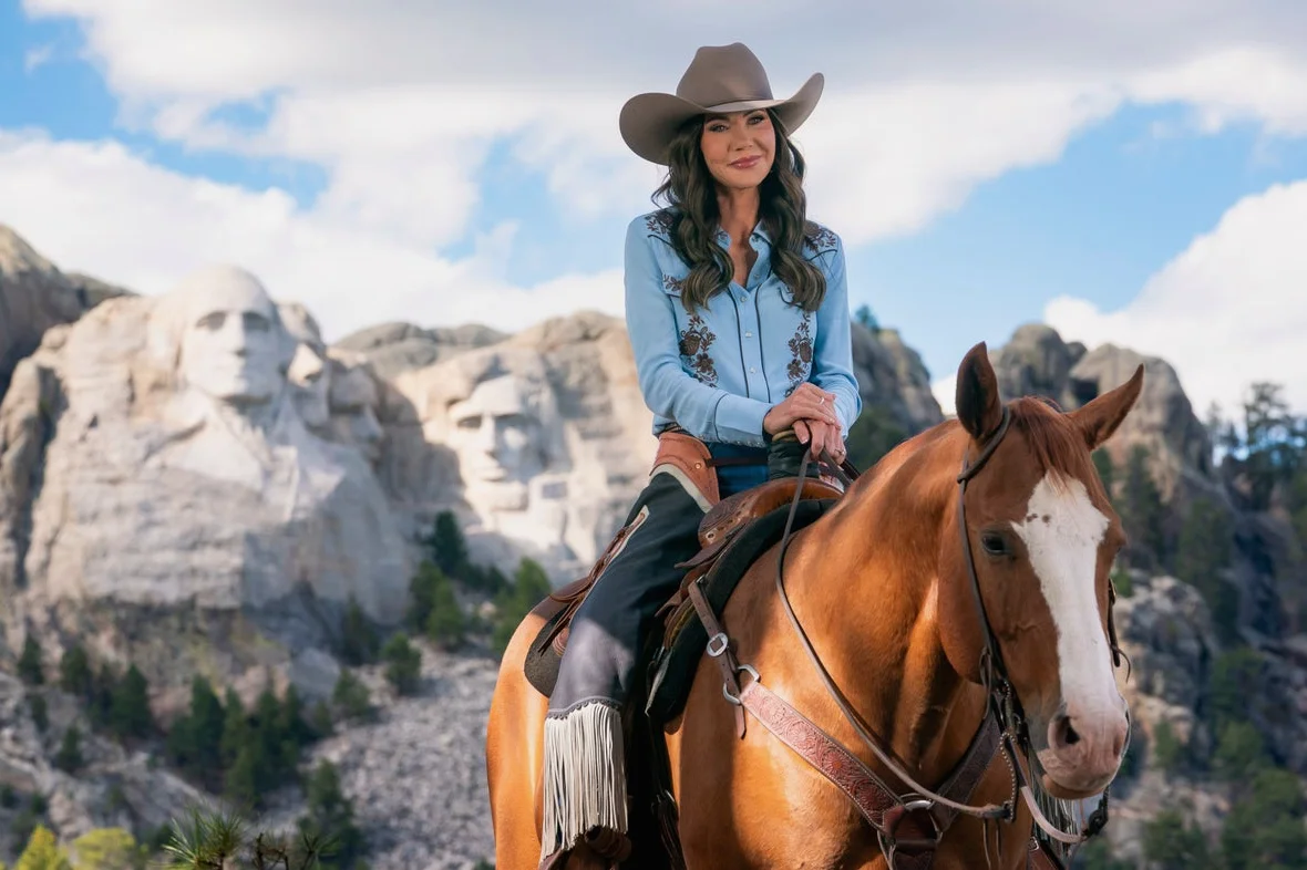 노임 장관, 143억 달러 무경쟁 계약 논란에 직면