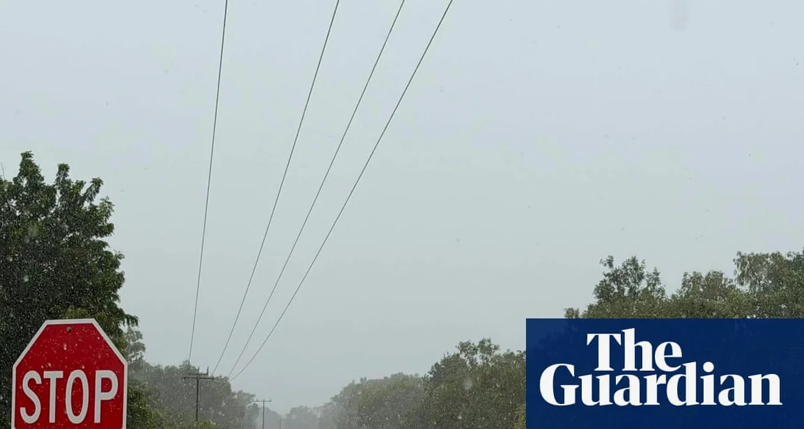 Hundreds airlifted from Northern Territory communities amid major flooding