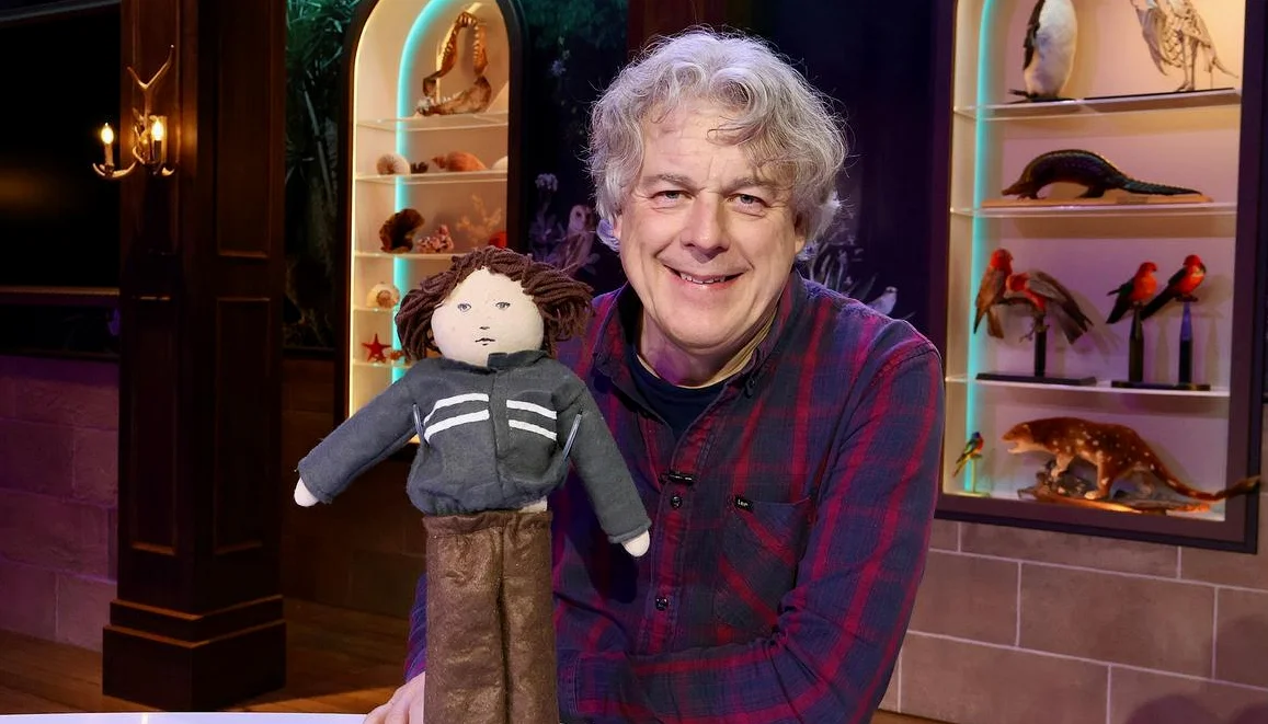 Alan Davies joins ABC’s new game show Tonight At The Museum
