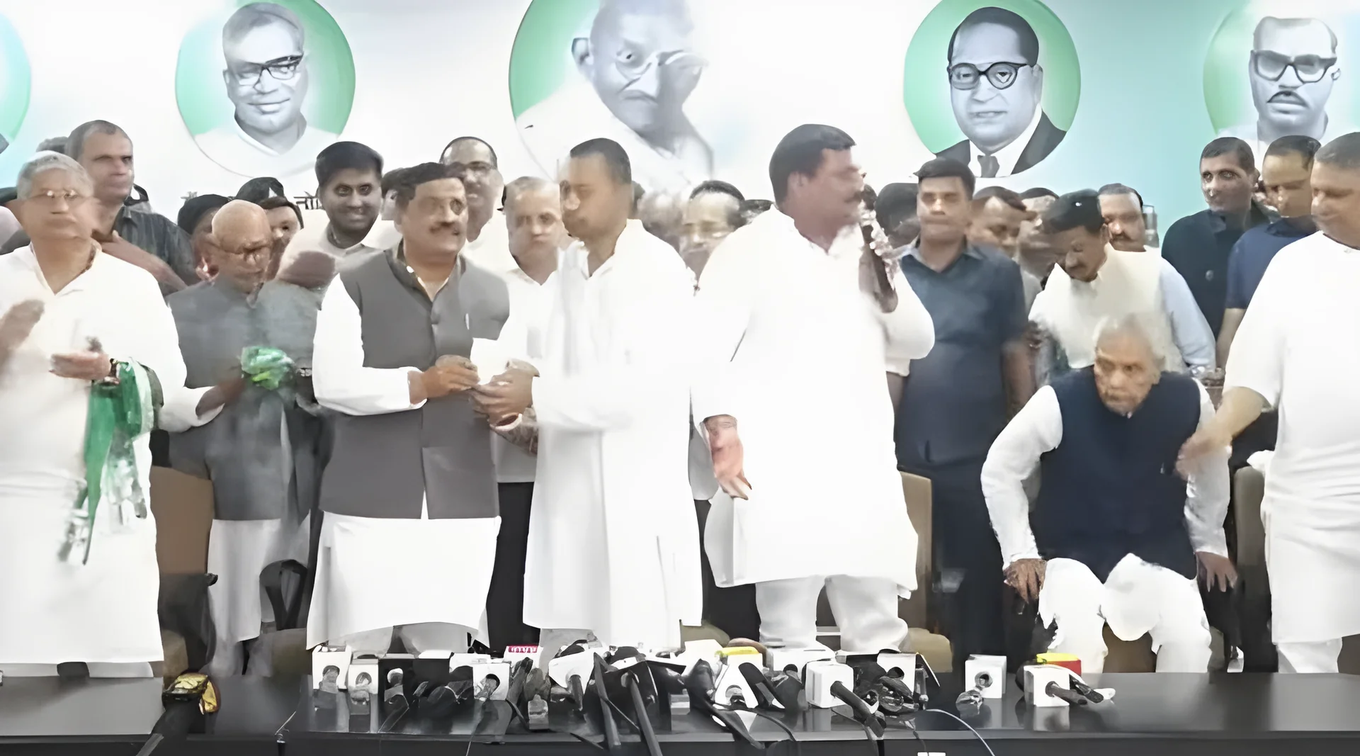 Hijo del CM de Bihar, Nishant Kumar, se une al JDU en oficina partidista en Patna